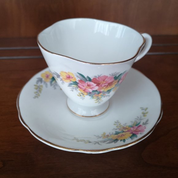 Tuscan and Clarence vintage cup&saucer - Picture 2 of 9
